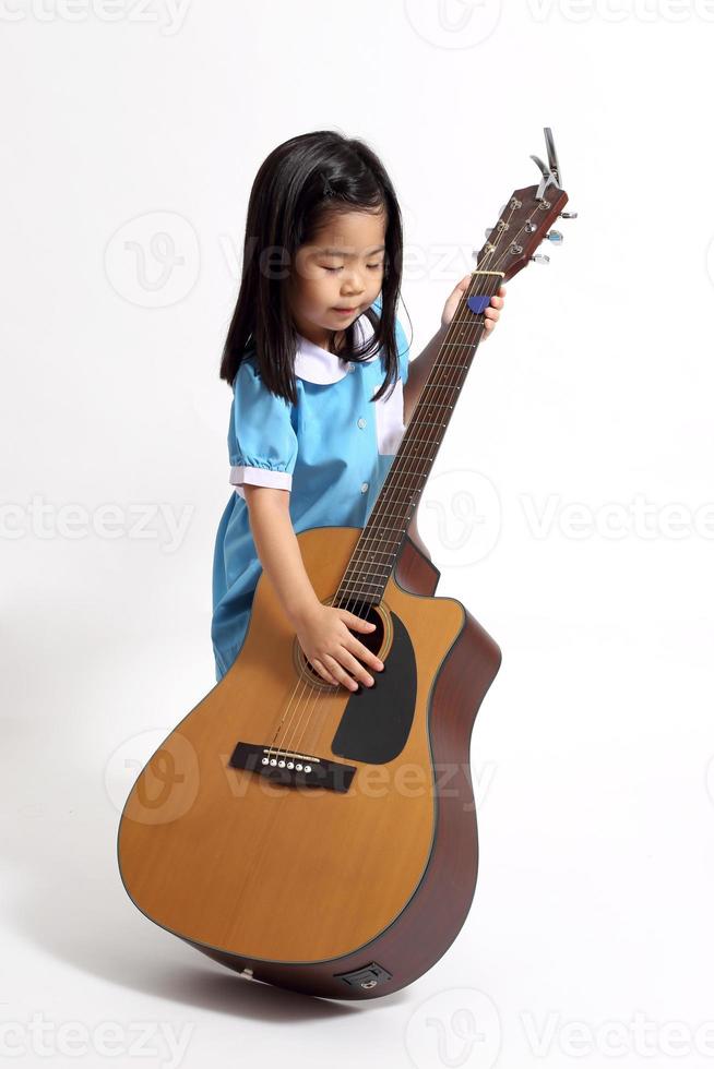 pequeño niño asiático foto