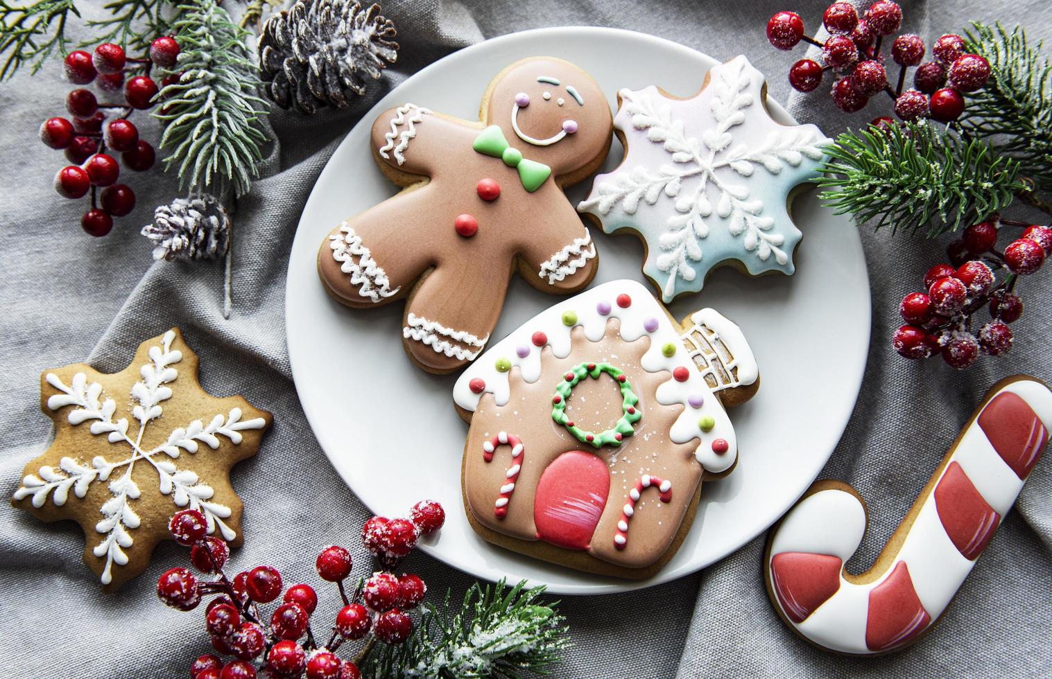 Christmas gingerbread in the plate photo