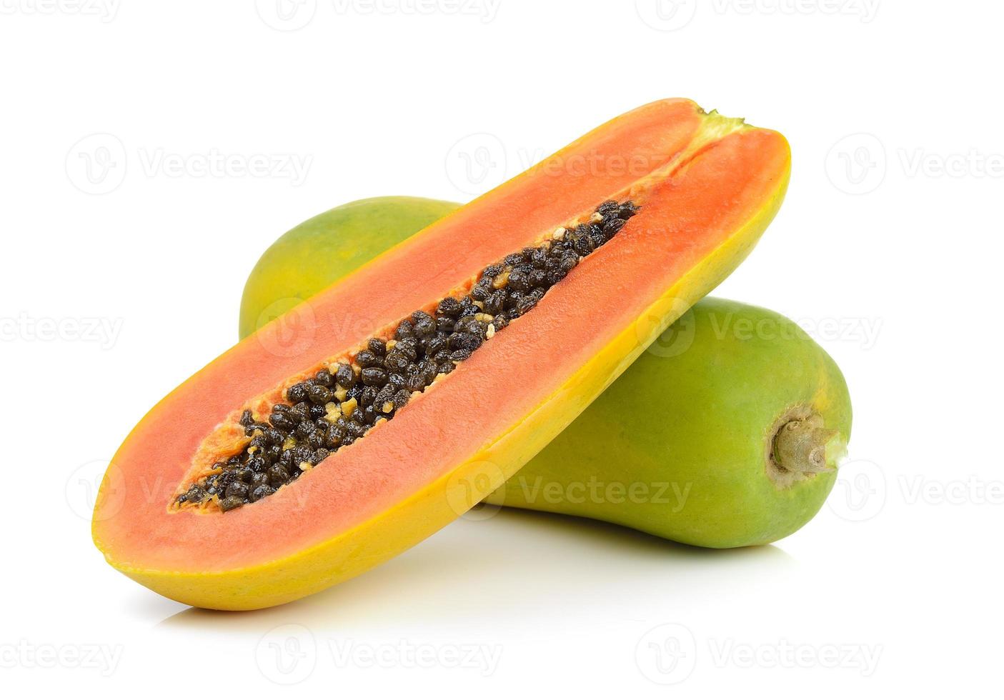 papaya sobre fondo blanco foto