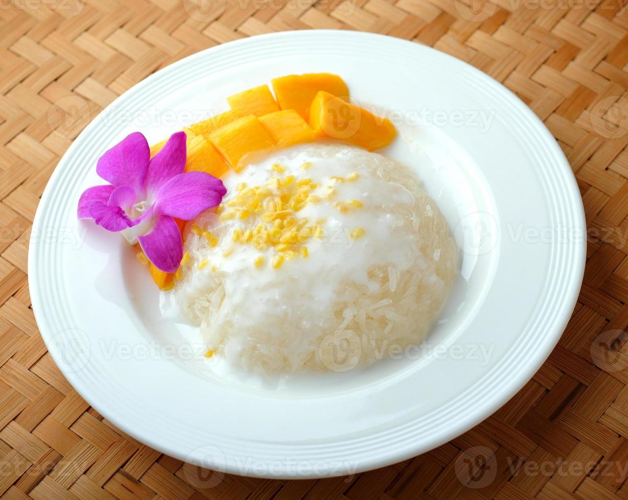 Thai dessert, Mango with sticky rice. photo