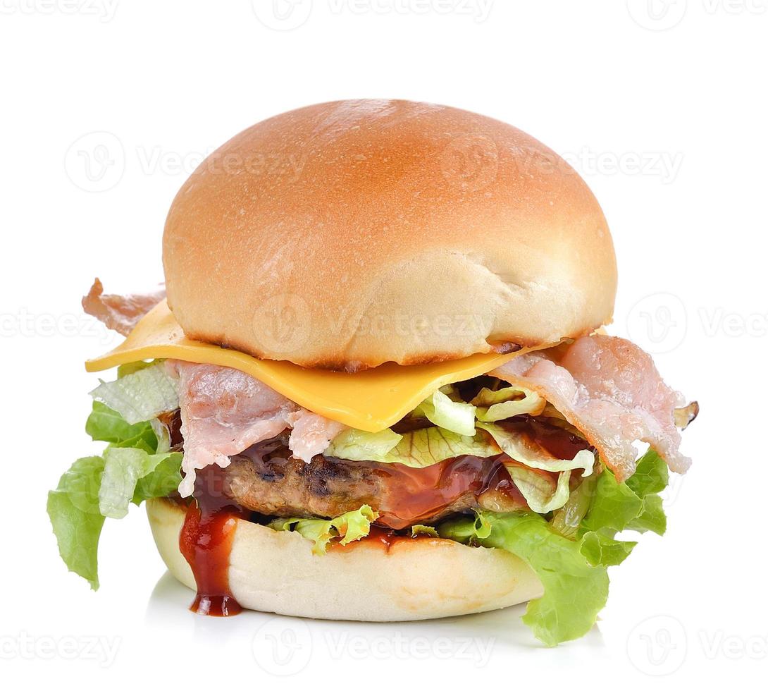 Deliciosa hamburguesa de carne sobre fondo blanco. foto