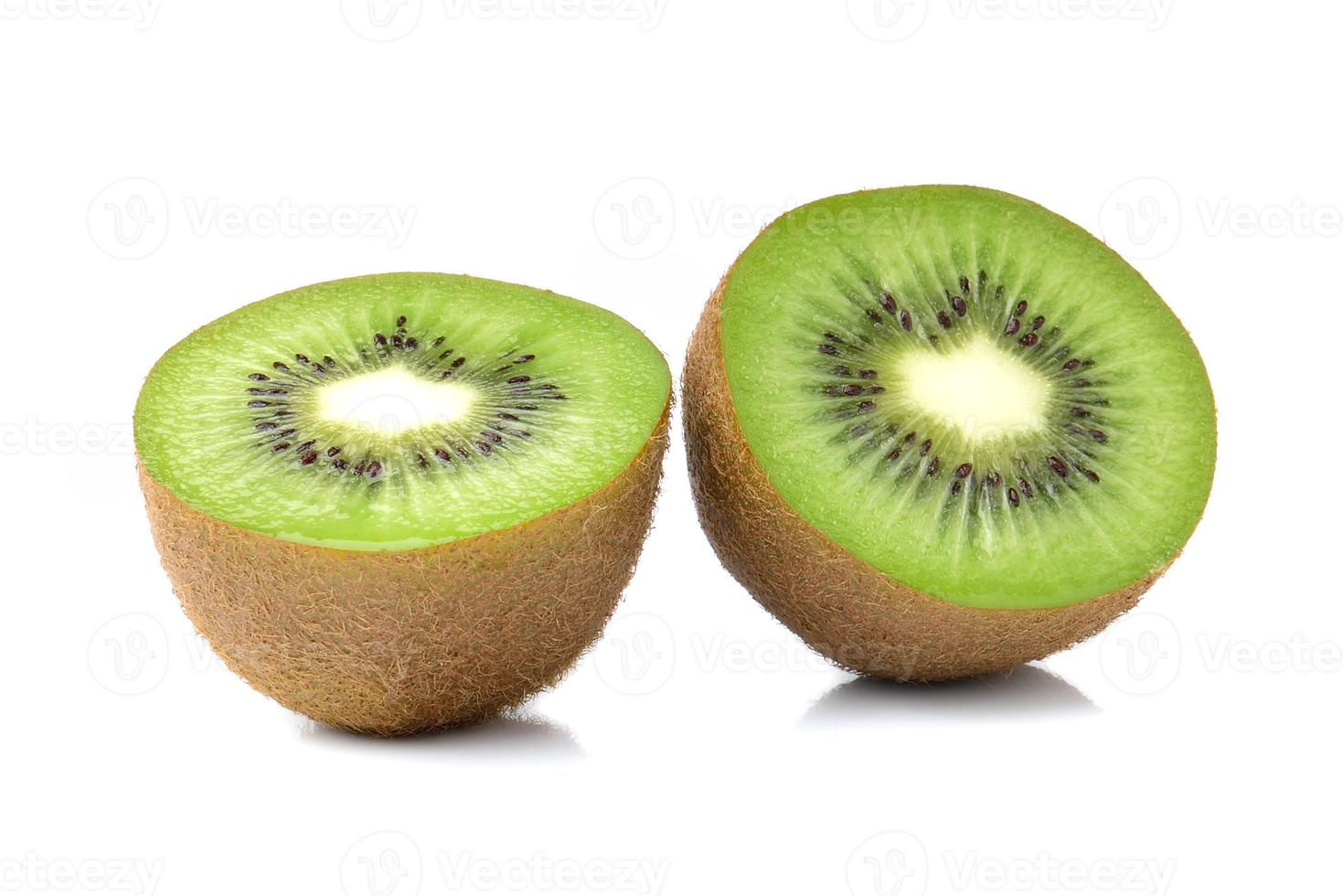 kiwis sobre fondo blanco foto