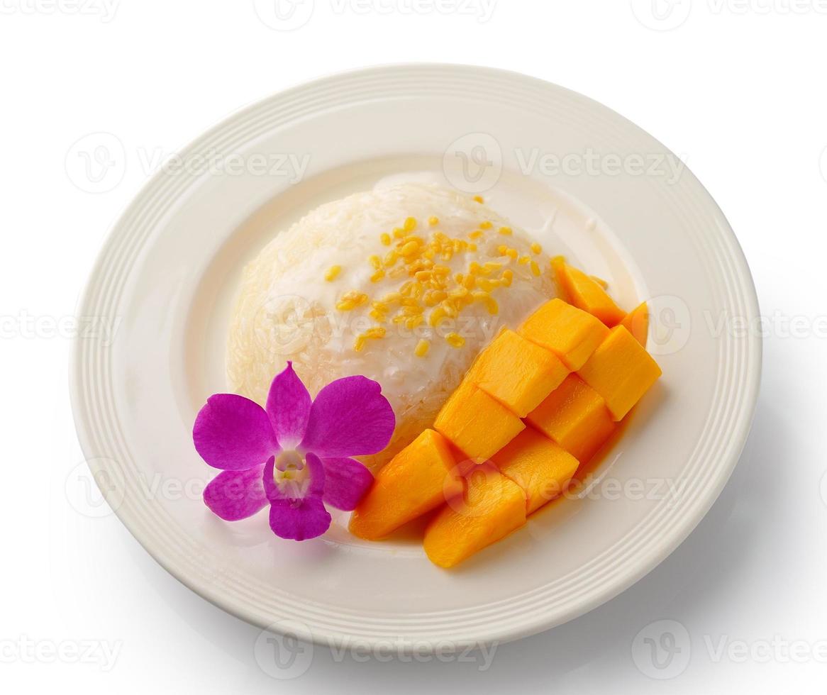 postre tailandés, mango con arroz glutinoso foto