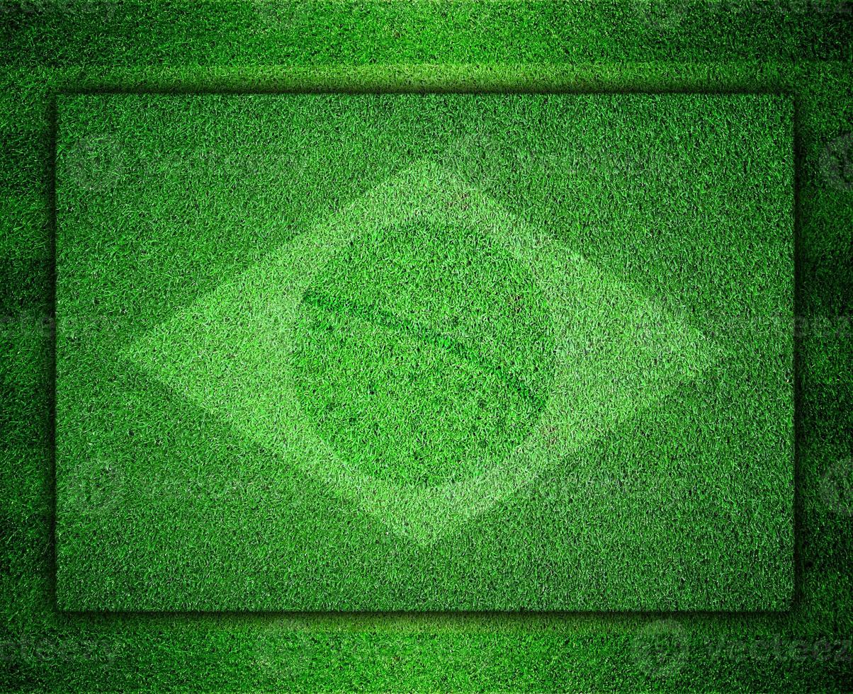 Bandera de Brasil como una pintura sobre la hierba verde foto