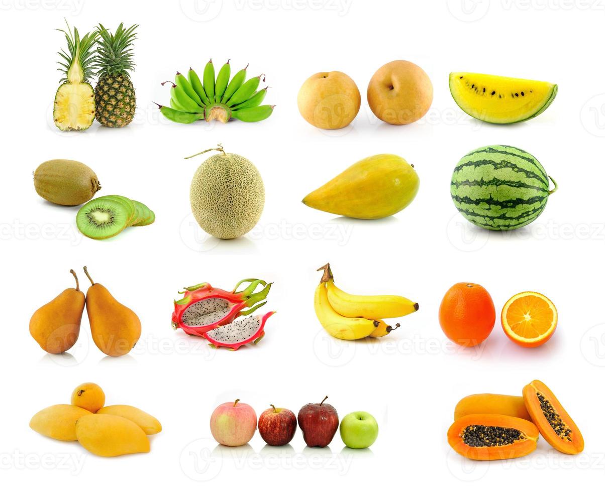 Gran página de frutas aislado sobre fondo blanco. foto