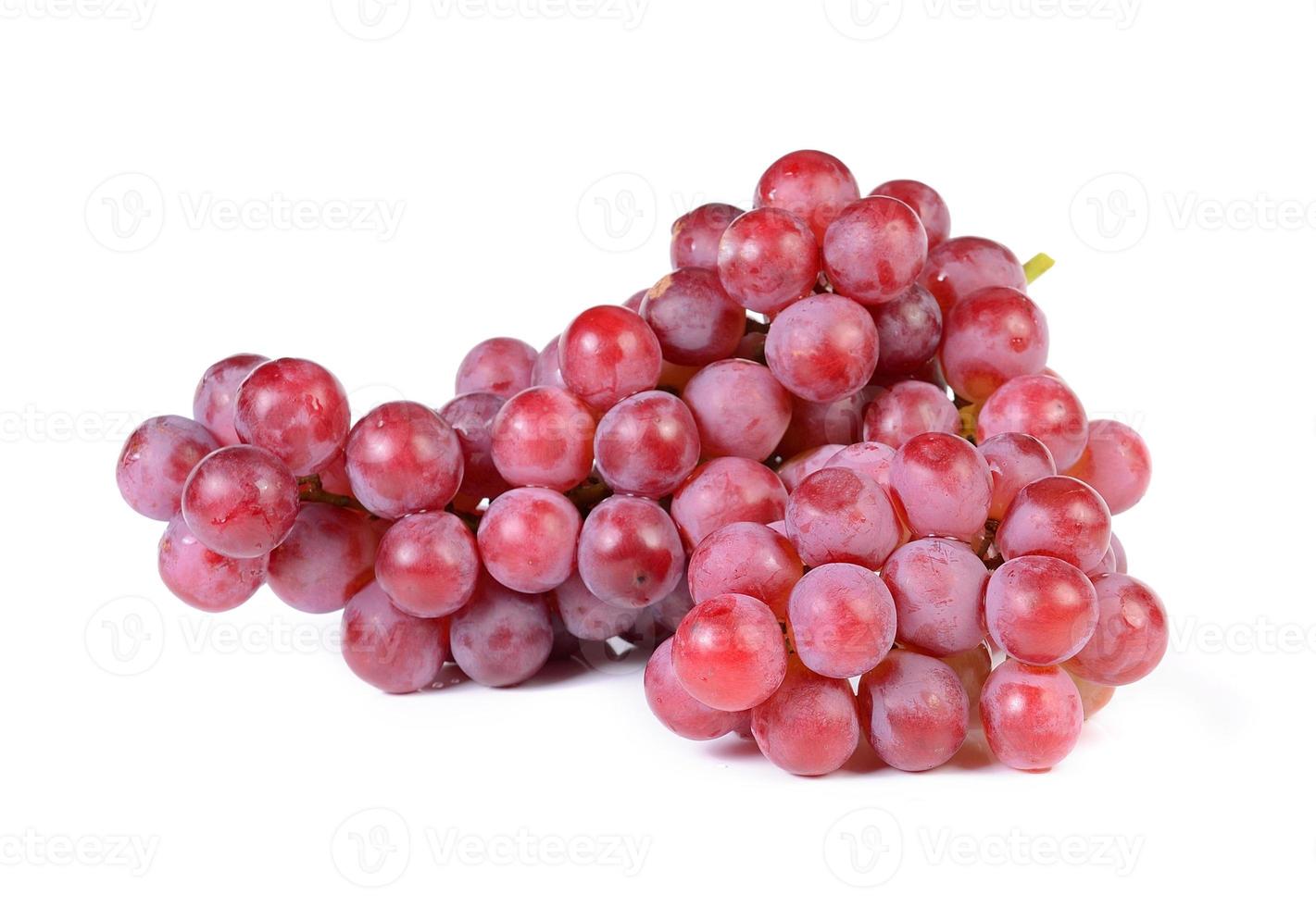 Uvas aisladas sobre fondo blanco. foto