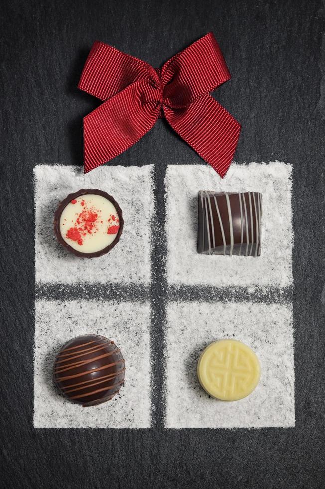 caja de regalo bombones de chocolate para navidad foto
