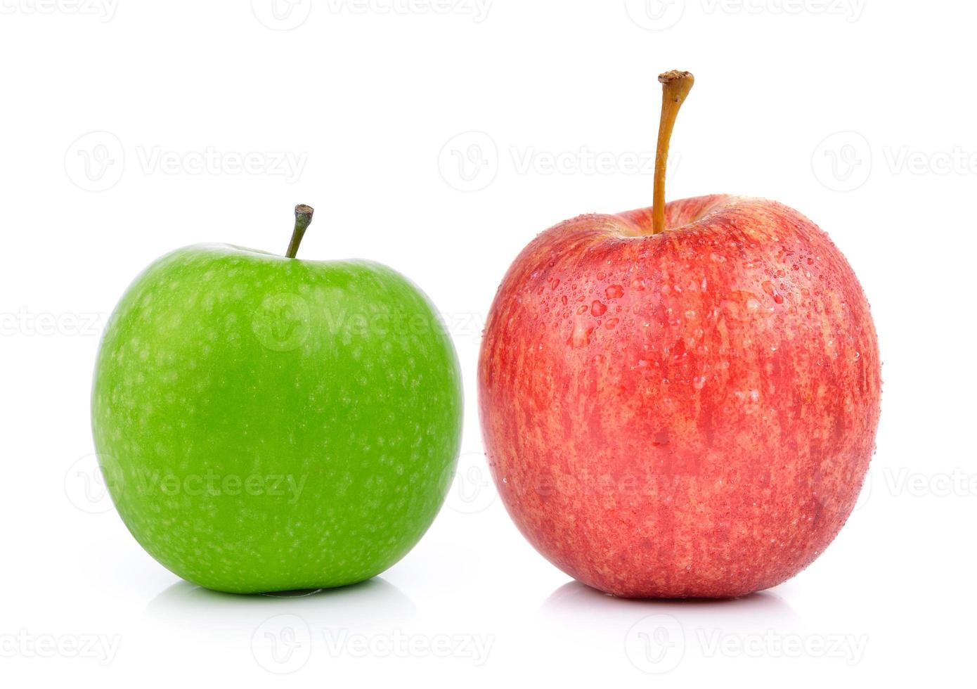 manzanas sobre fondo blanco foto