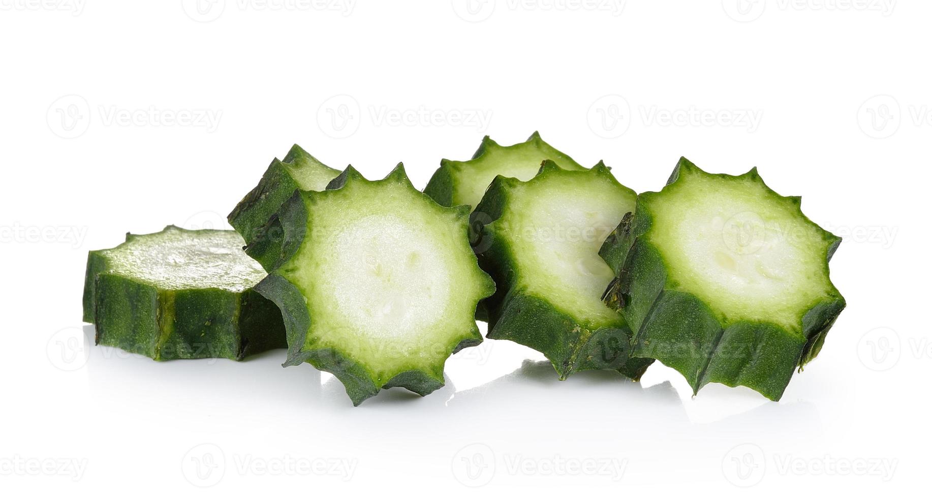 esponja vegetal fresca sobre el fondo blanco foto
