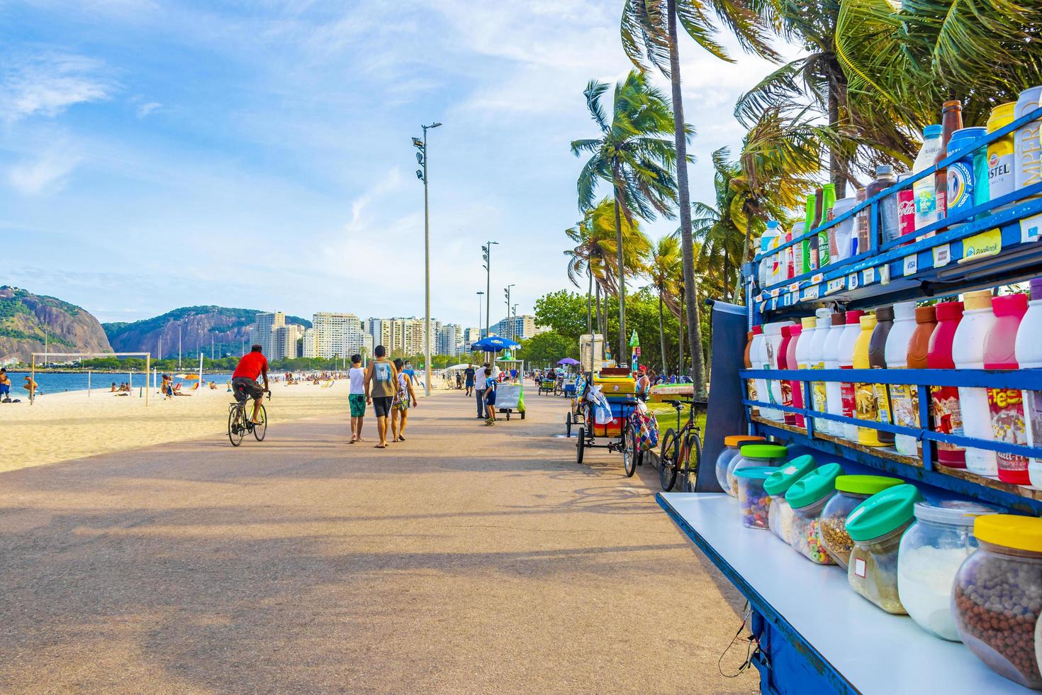 paseo playa flamengo gente y turismo rio de janeiro brasil. foto