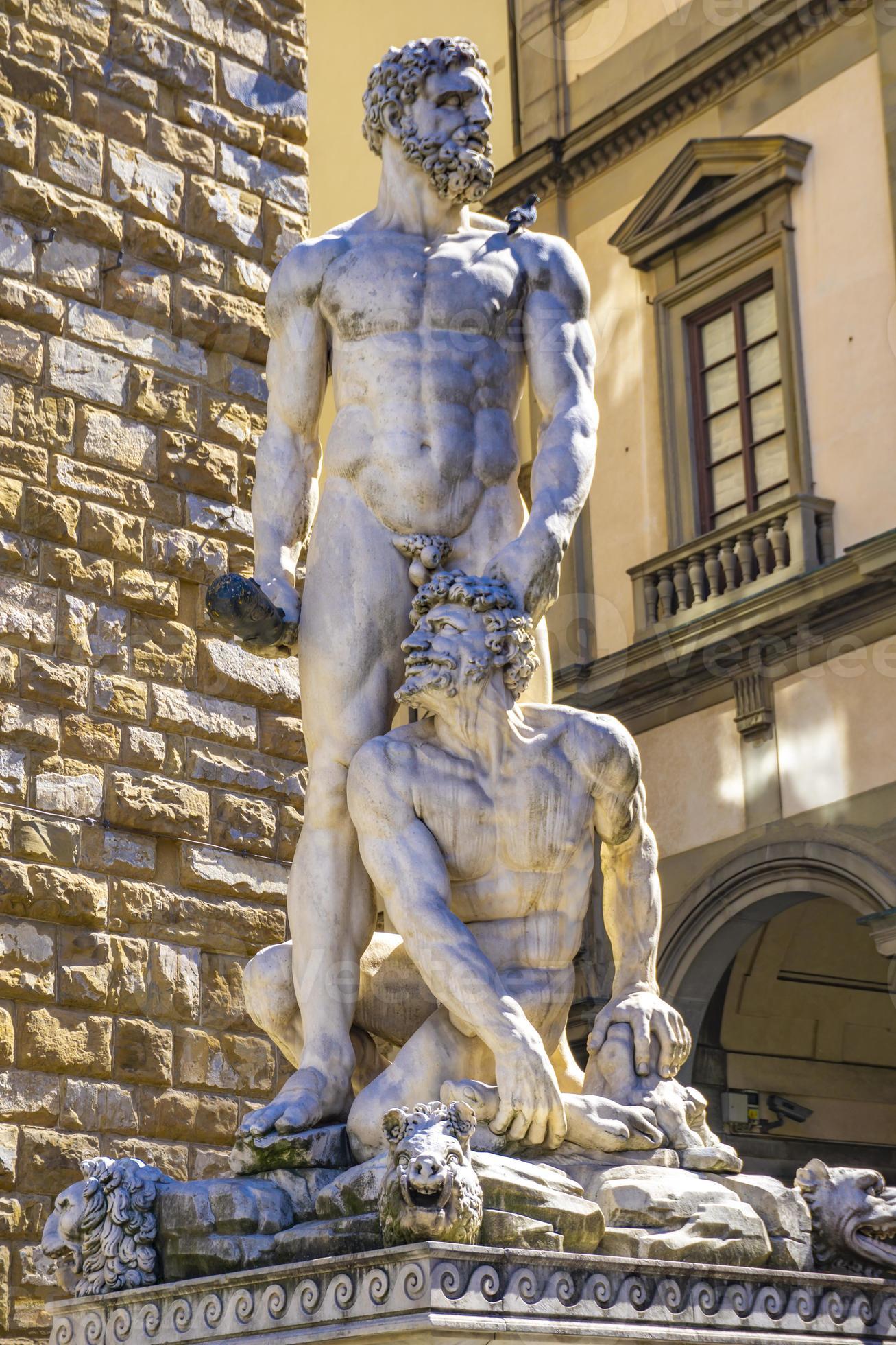 Estatua de Hércules y Caco en la Piazza del Signoria en Florencia
