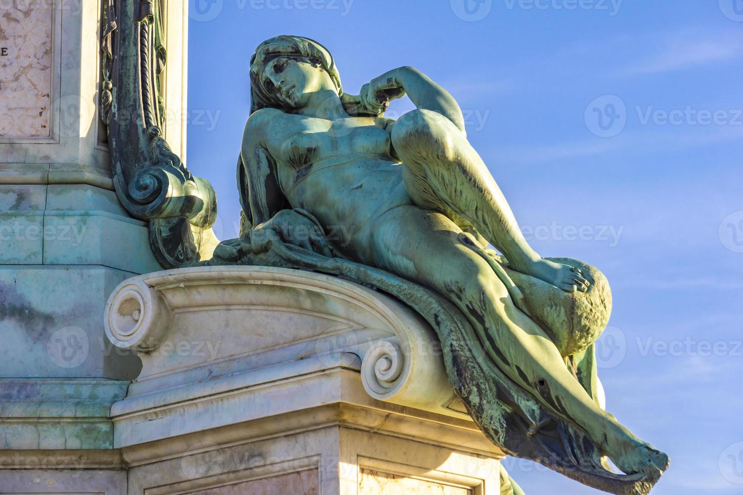 Estatua de David de Miguel Ángel en la piazza Michelangelo en Florencia, Italia. foto