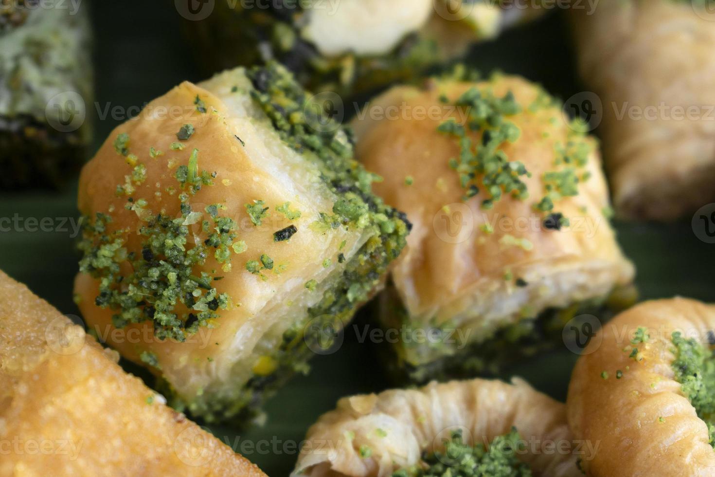 Baklava de Oriente Medio pasteles dulces de postre dulce en Estambul, Turquía foto