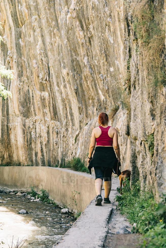 Paseo de niña en Los Cahorros, Granda, España foto