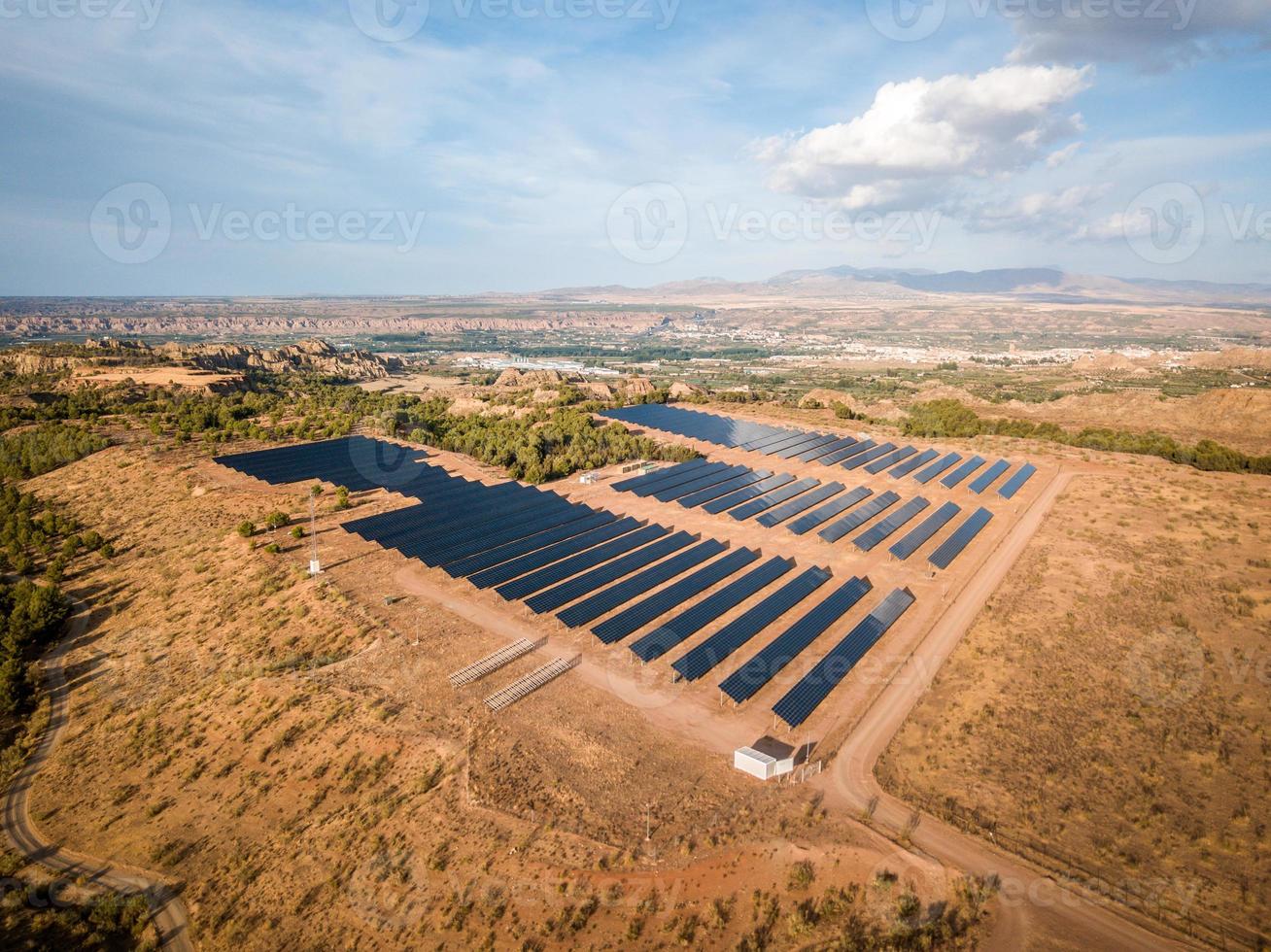 Paneles solares en vista aérea. foto