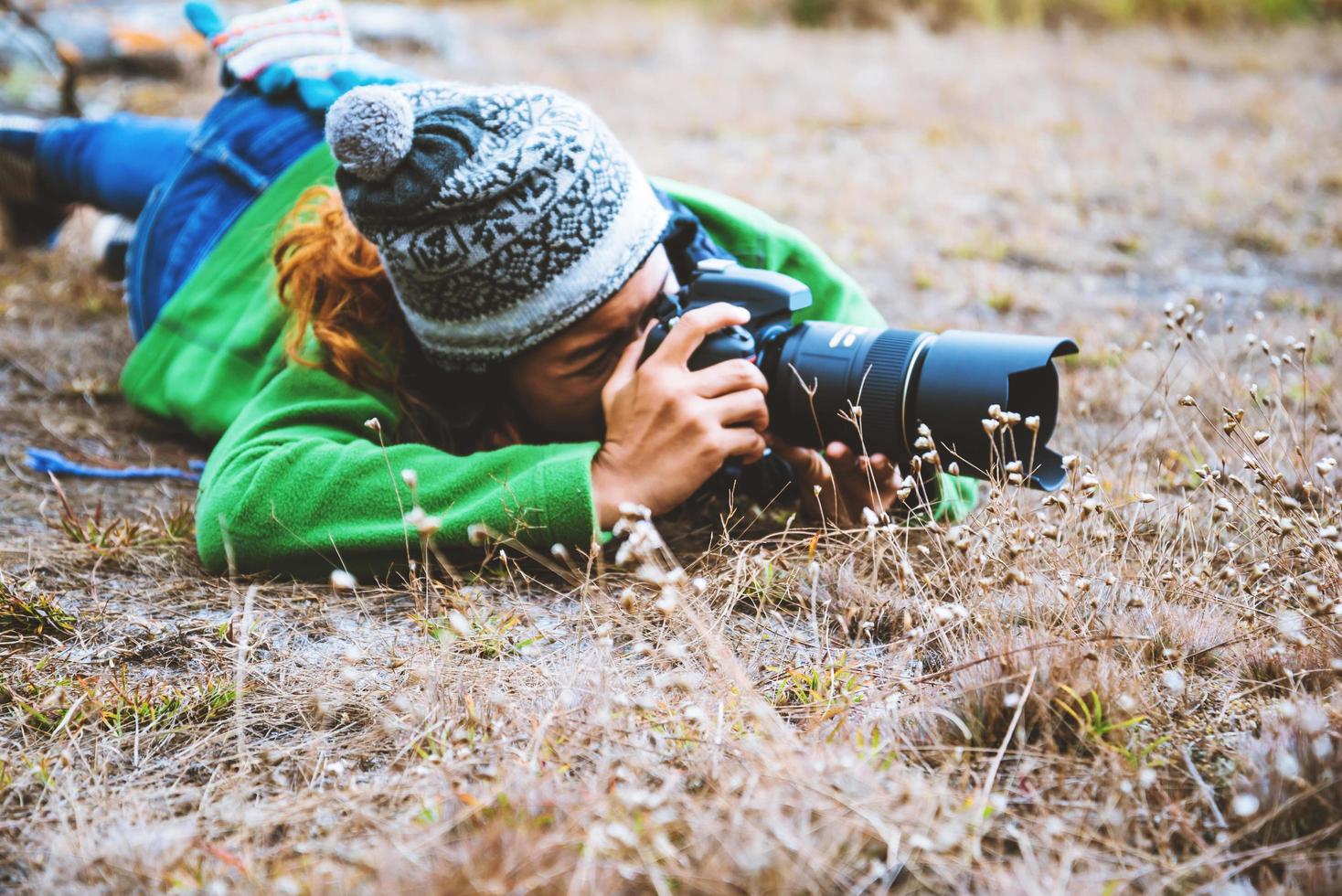 fotografo mujeres asiáticas viajando fotografia naturaleza. viajar relajarse en las vacaciones. tailandia foto