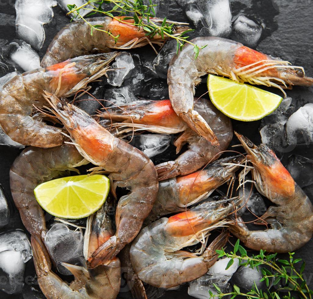 gambas frescas crudas foto