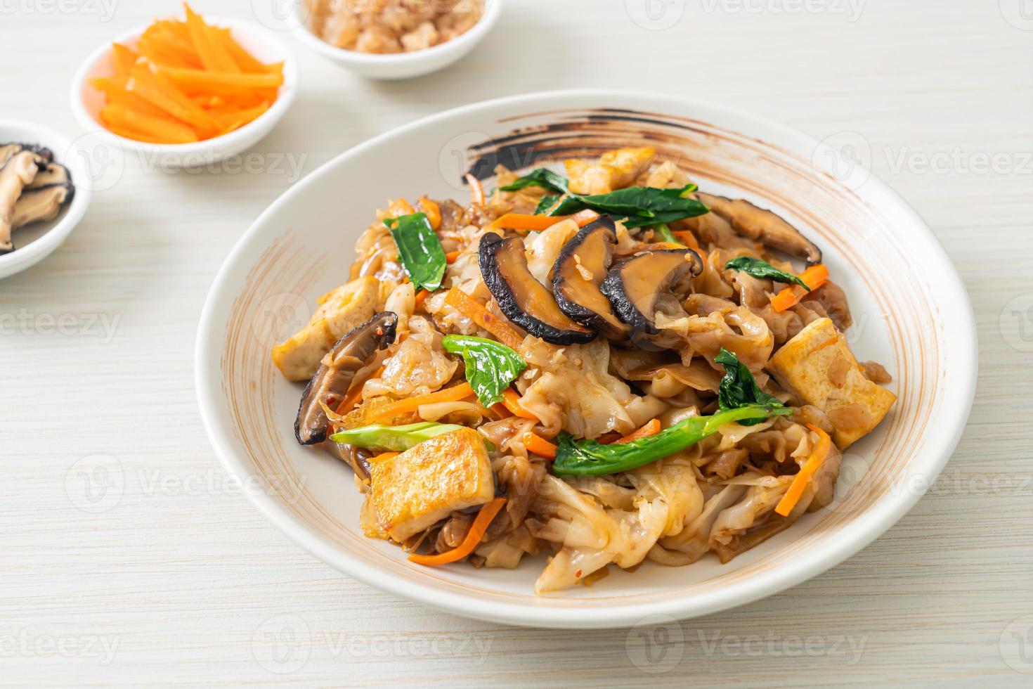 stir-fried noodles with tofu and vegetables photo