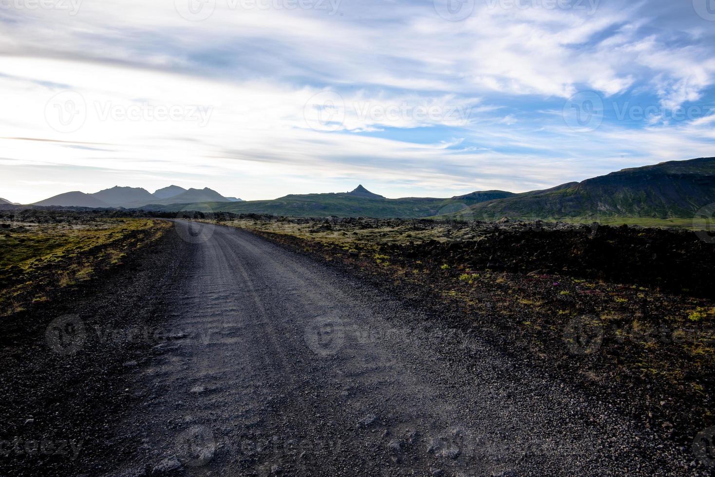 2021 08 10 camino de ripio y campo de lava de snaefellsnes foto