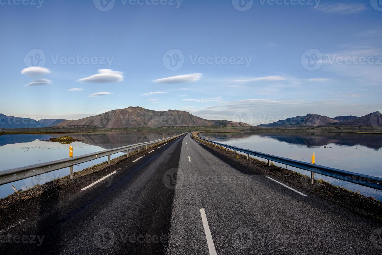 2021 08 10 snaefellsnes reflections between road and mountains photo