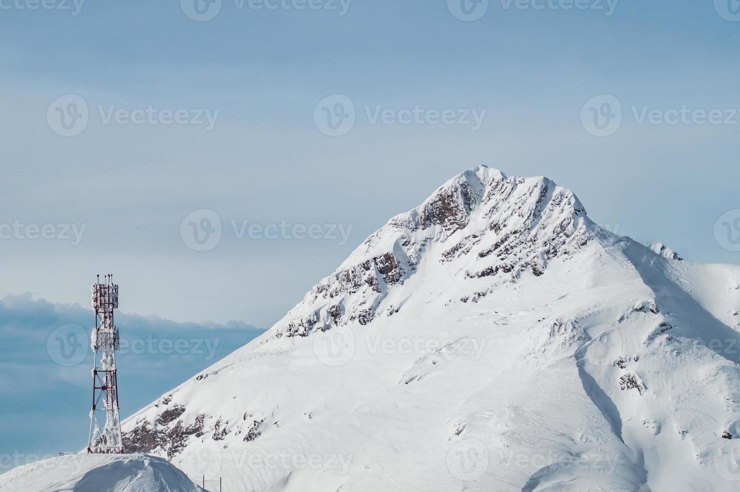 montañas nevadas de krasnaya polyana foto