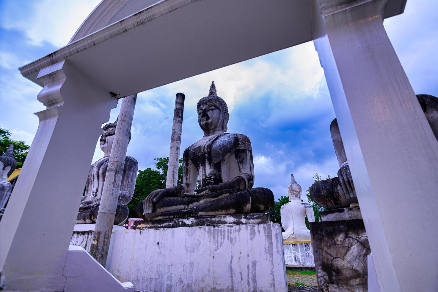 Watpapromyan templo budista respeto, calma la mente. en tailandia, provincia de chachoengsao foto