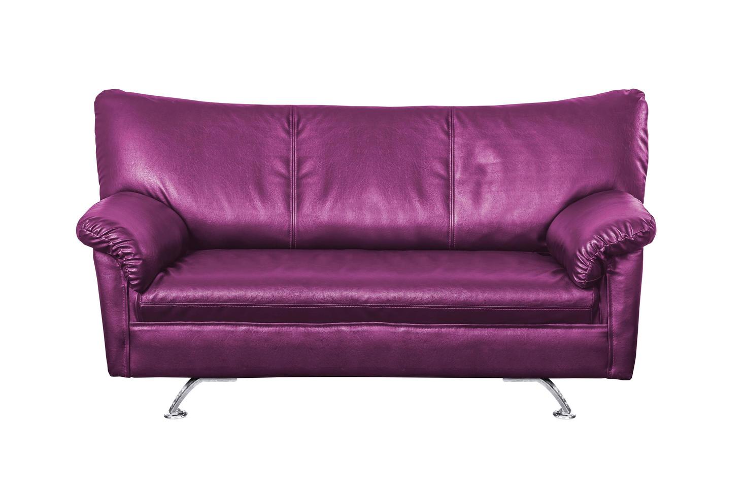 sofá de cuero morado aislado foto