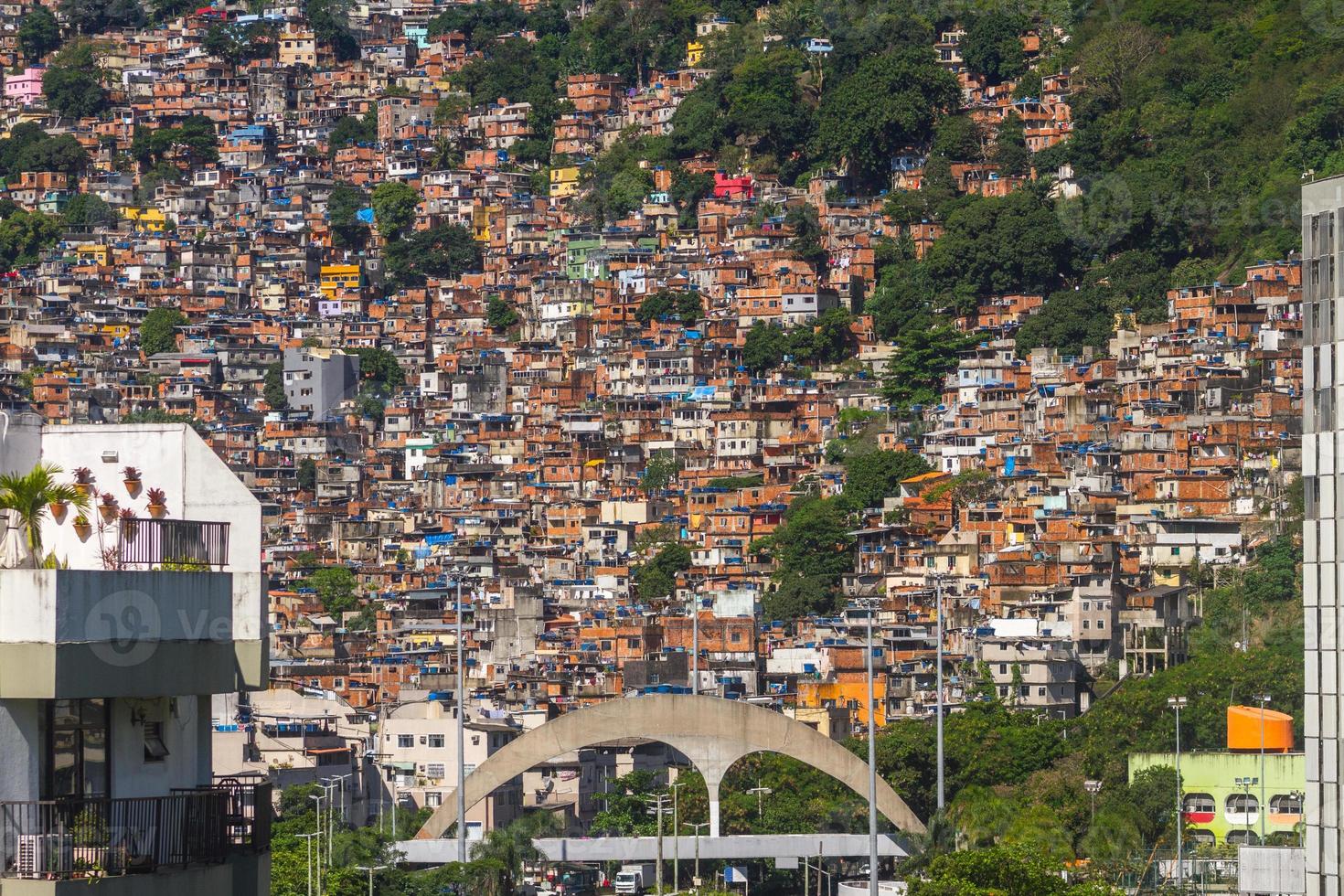 barrio de chabolas rocinha en río de janeiro, brasil. foto