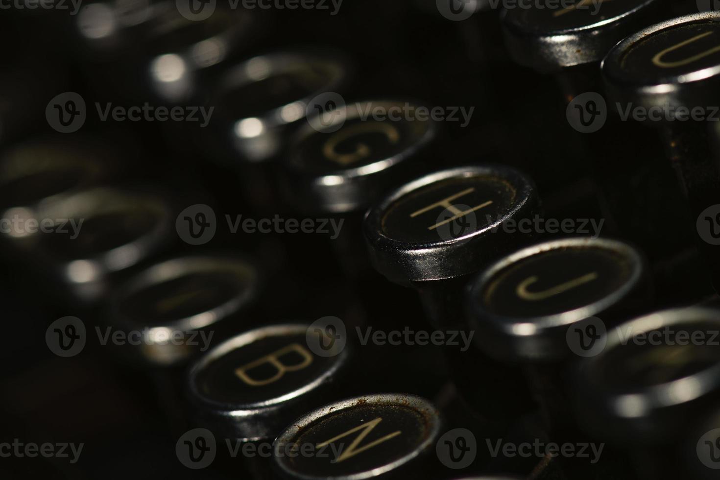 Detalle de las teclas de una máquina de escribir antigua foto