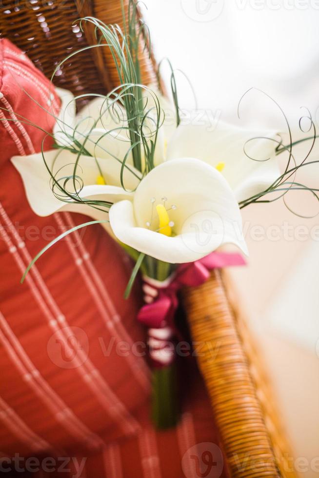 ramo de flores de lirio de boda foto