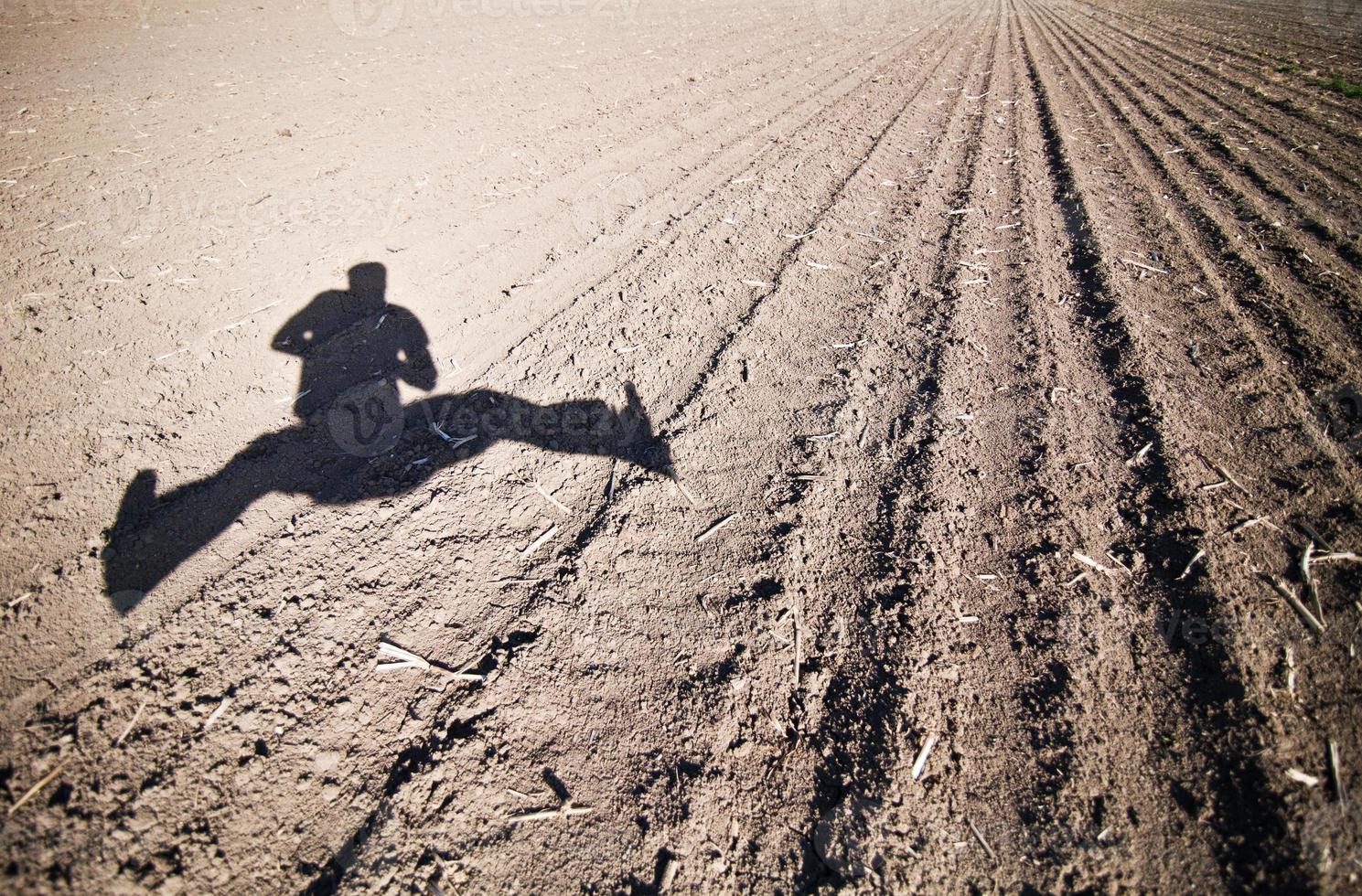 sombra de hombre saltando foto