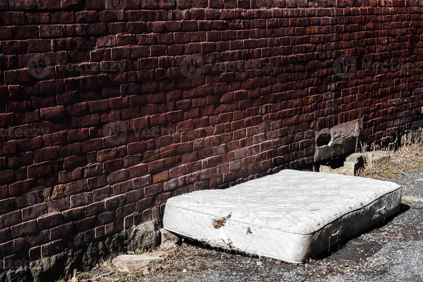 Old and dirty Abandoned Mattress 4302353 Stock Photo at Vecteezy