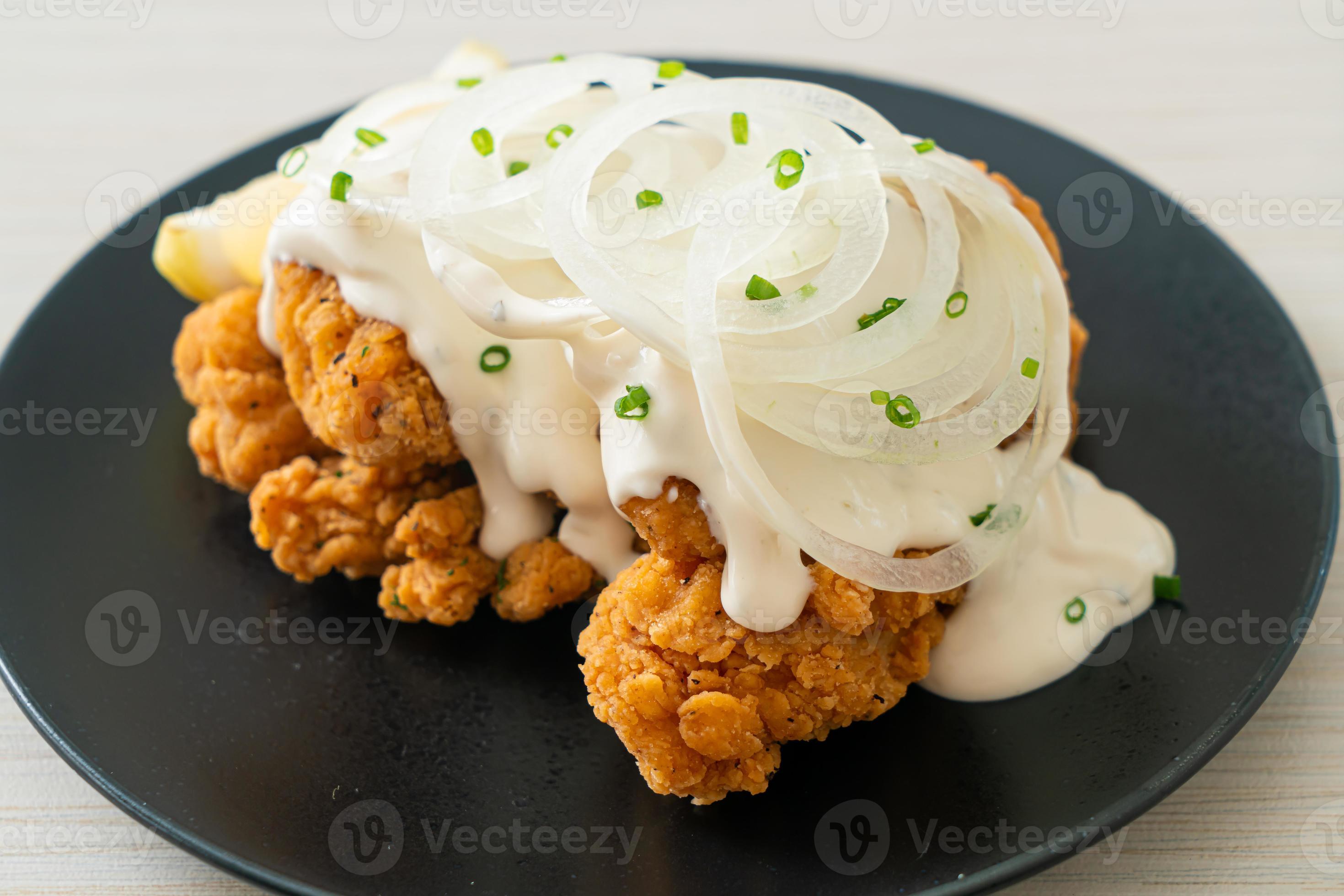 Snow Onion Chicken or Fried Chicken with Creamy Onions Sauce 4303236