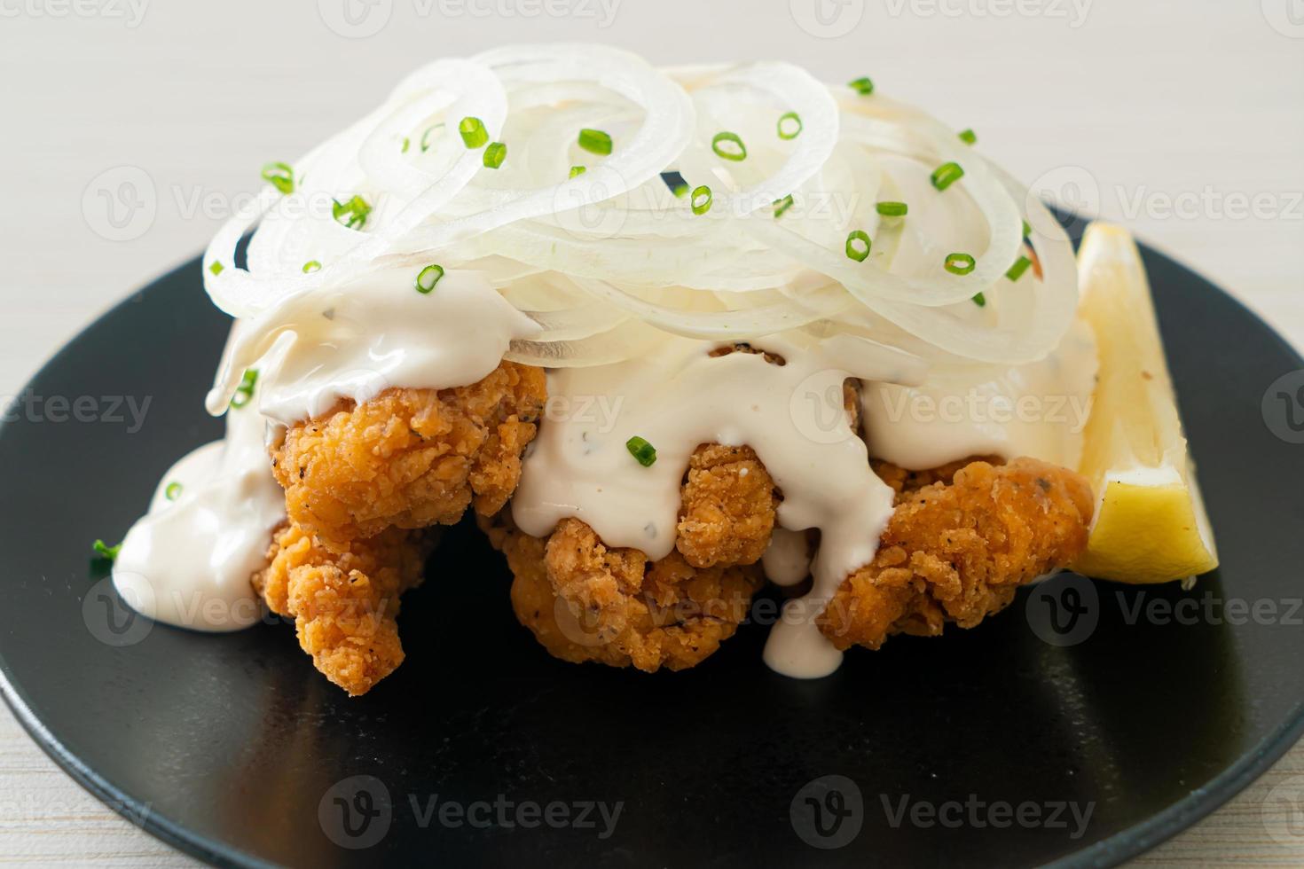 Snow Onion Chicken or Fried Chicken with Creamy Onions Sauce photo