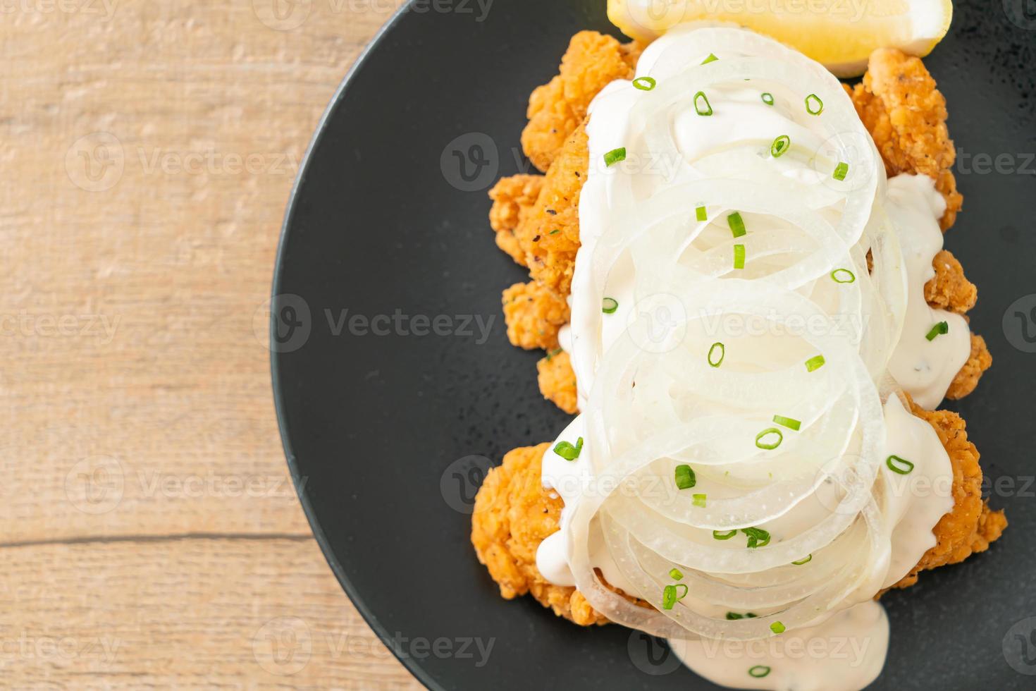 Snow Onion Chicken or Fried Chicken with Creamy Onions Sauce photo