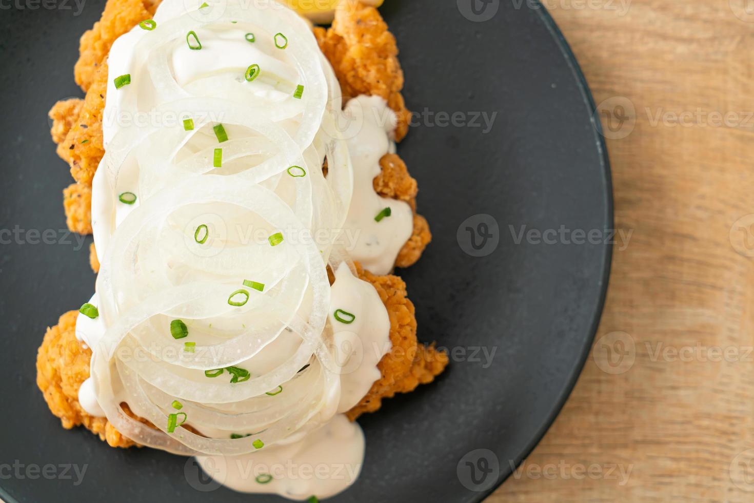 Snow Onion Chicken or Fried Chicken with Creamy Onions Sauce photo