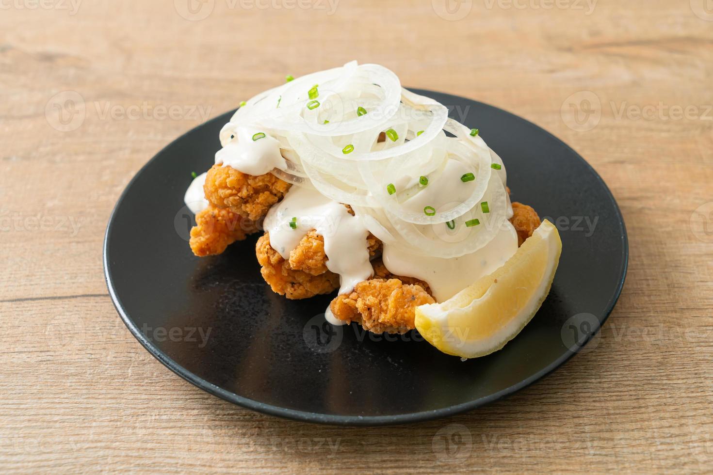 Snow Onion Chicken or Fried Chicken with Creamy Onions Sauce photo