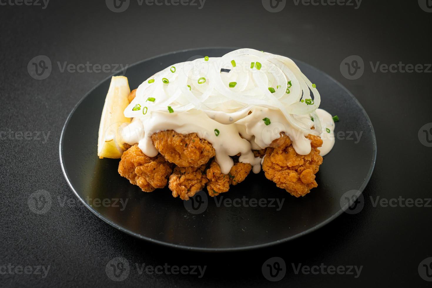 Snow Onion Chicken or Fried Chicken with Creamy Onions Sauce photo