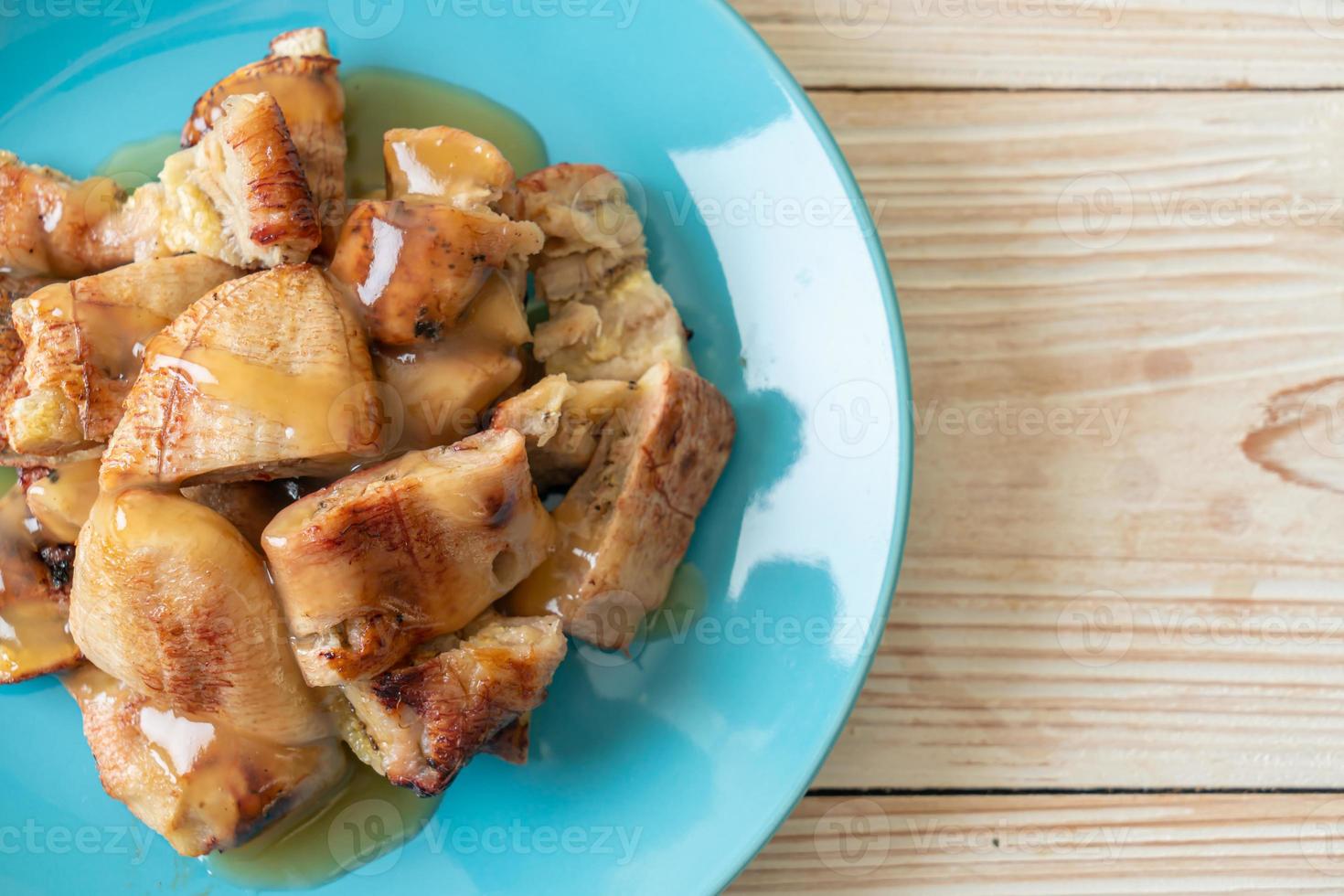 plátanos a la plancha con salsa de caramelo de coco foto