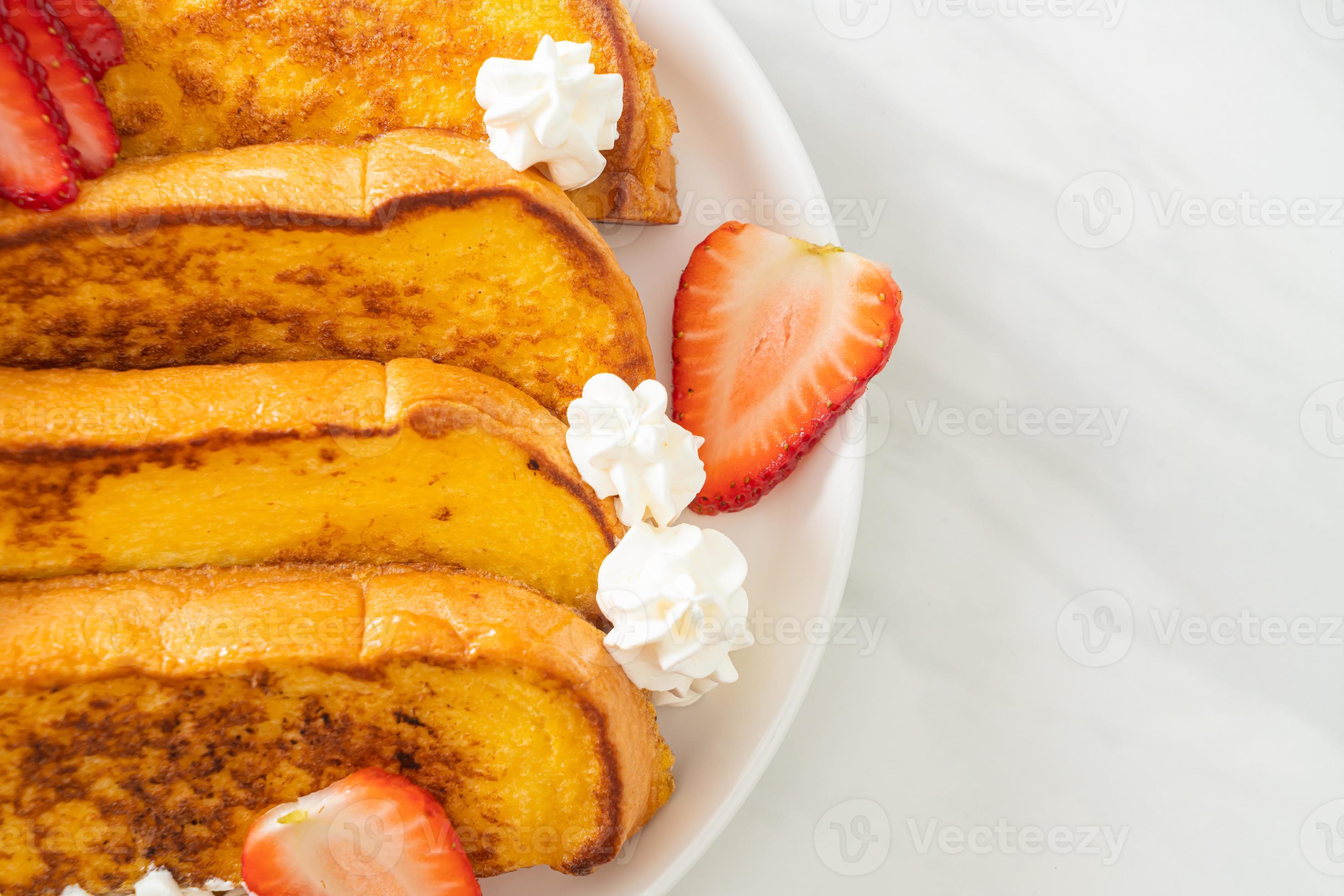 french toast with fresh strawberry and whipping cream 4303821 Stock