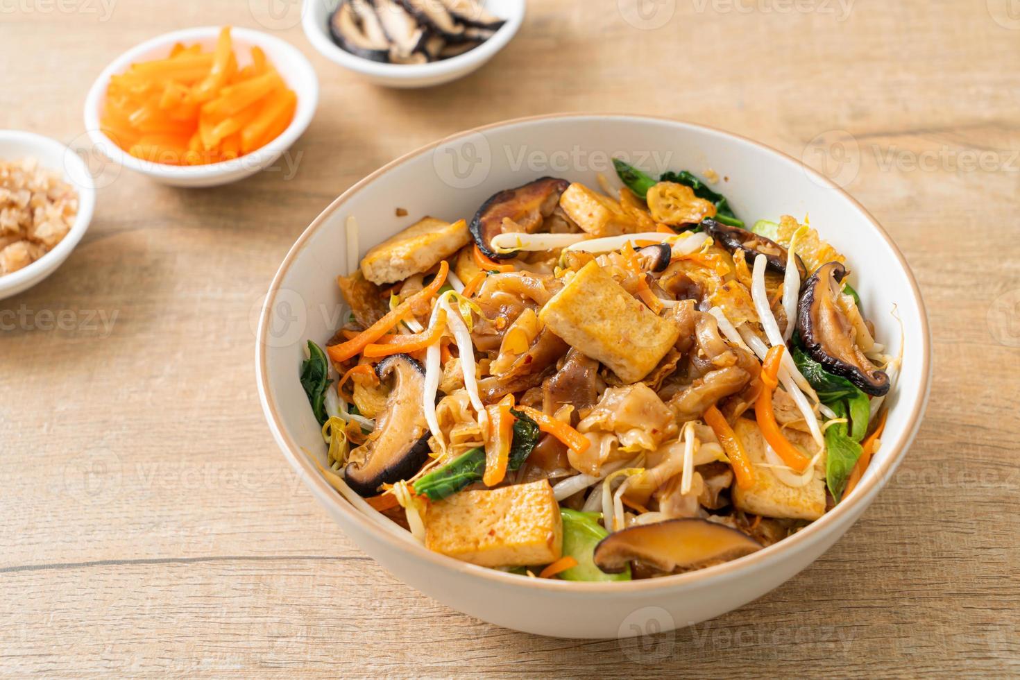 stir-fried noodles with tofu and vegetables photo