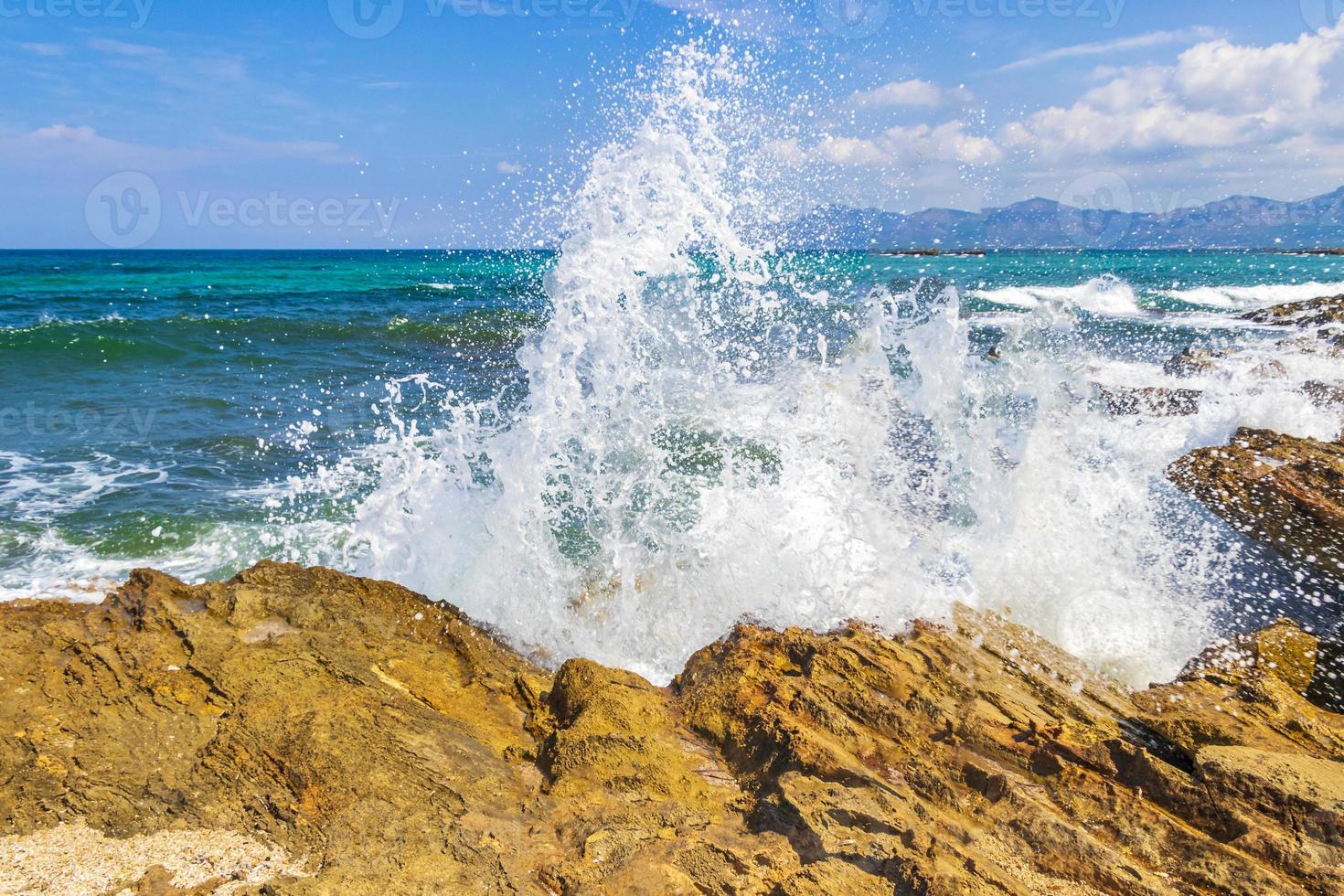 Hermoso paisaje de costa y playa panorama can picafort mallorca españa. foto