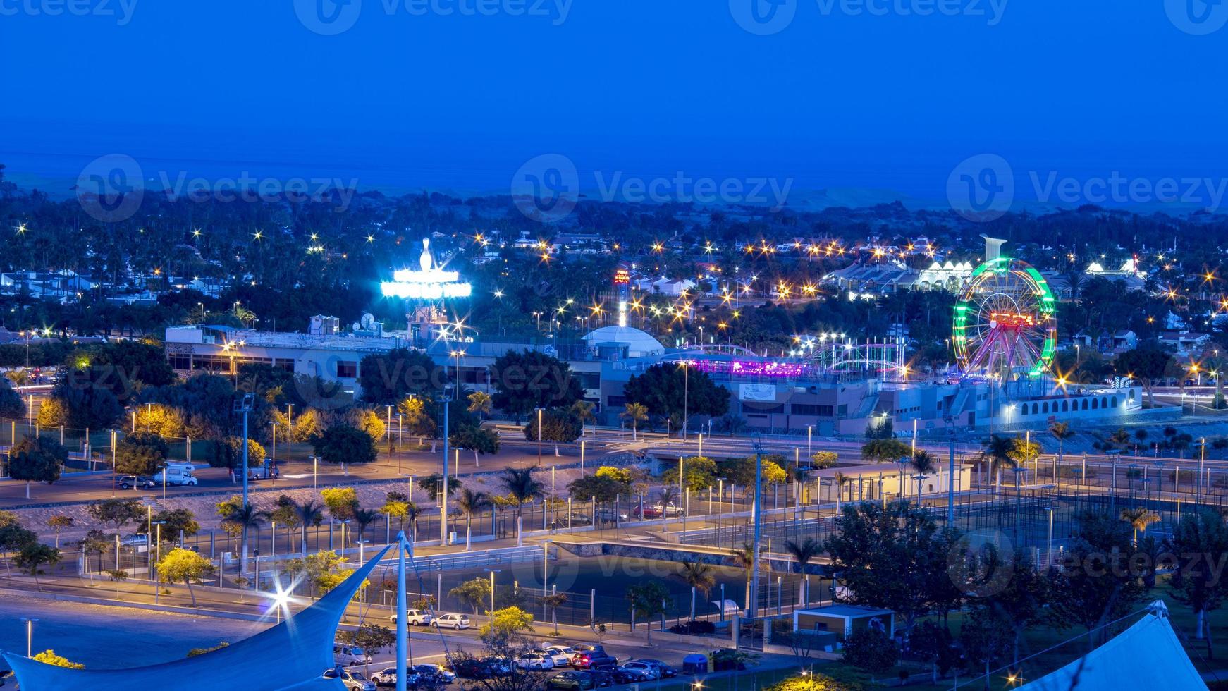 vista nocturna del campo internacional en maspalomas foto