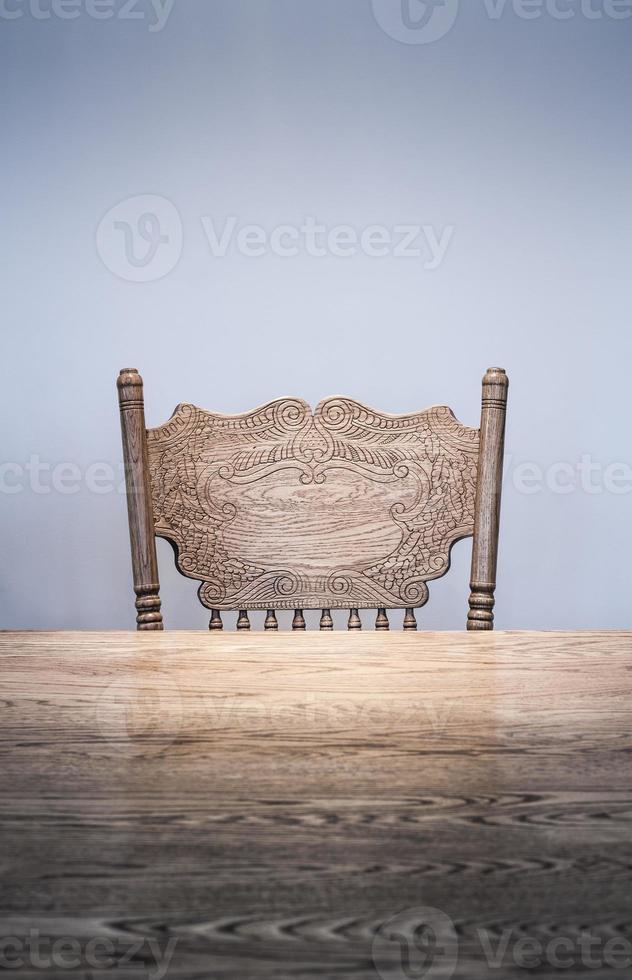 Detalles de mesa y silla de comedor de madera foto