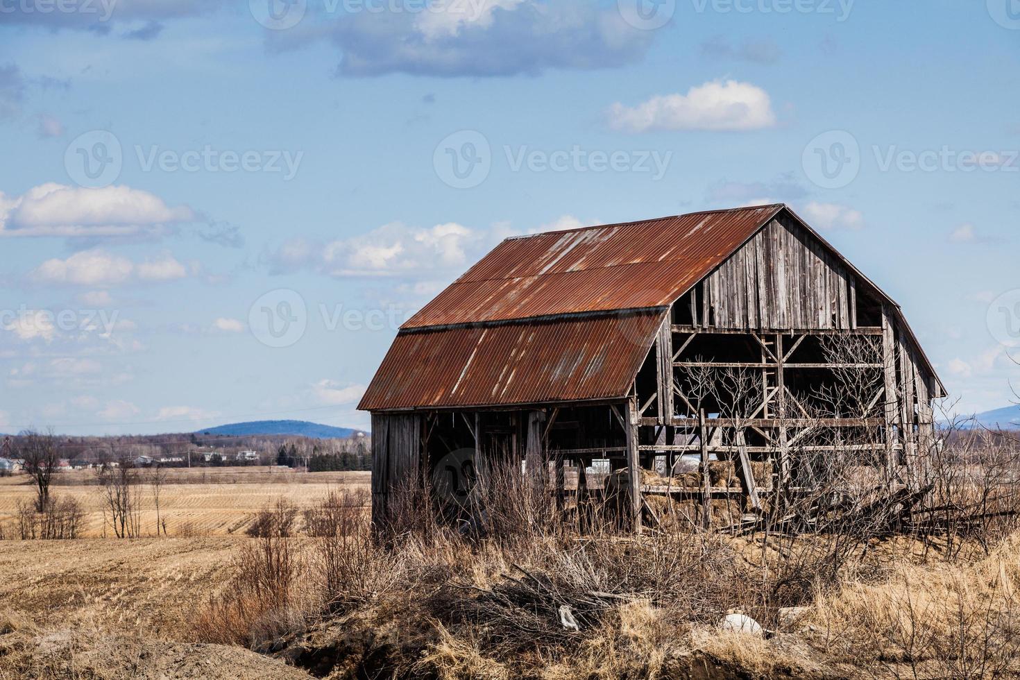 antiguo granero abandonado foto