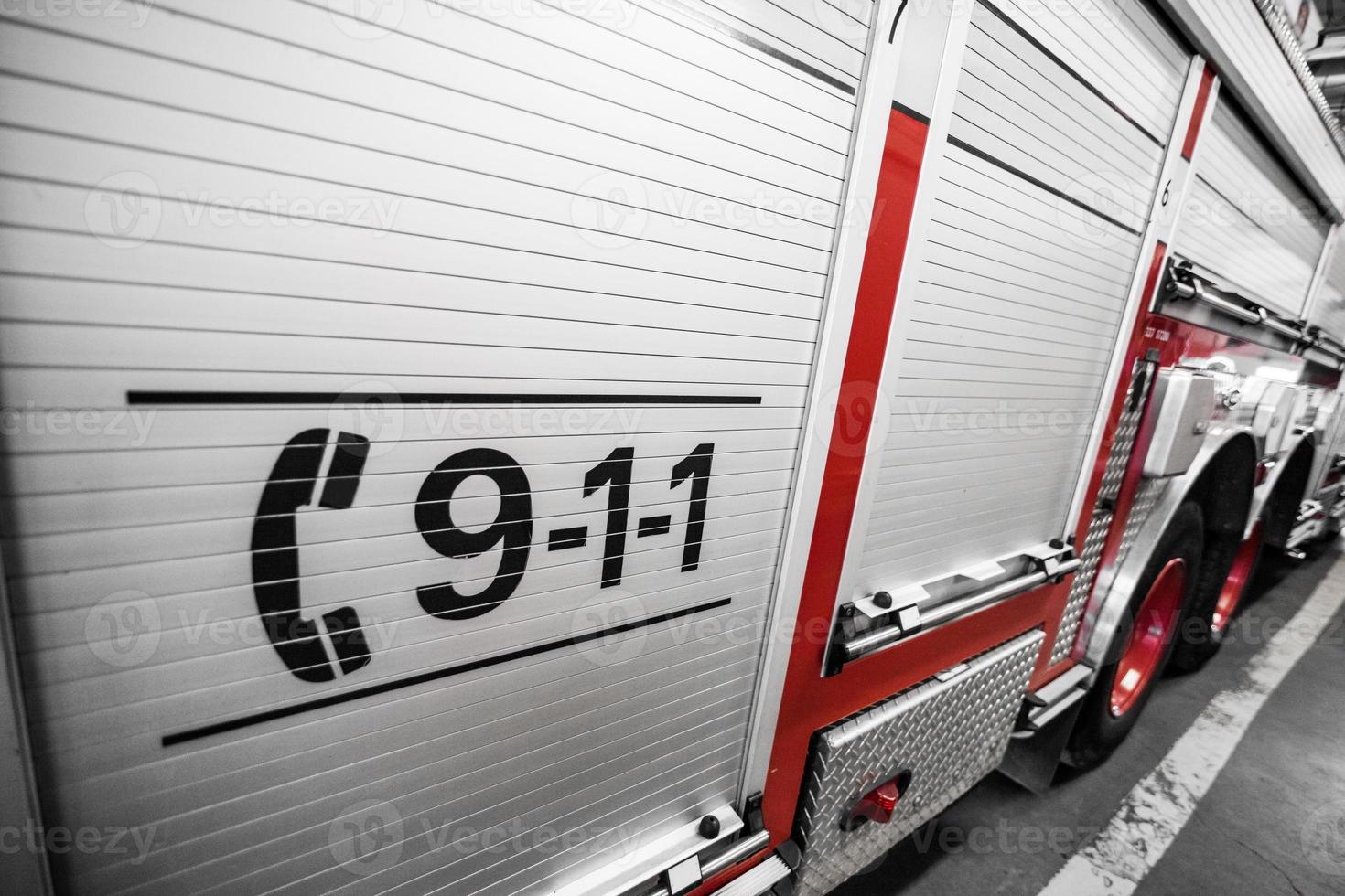 detalles del camión de bomberos rojo del lado derecho foto