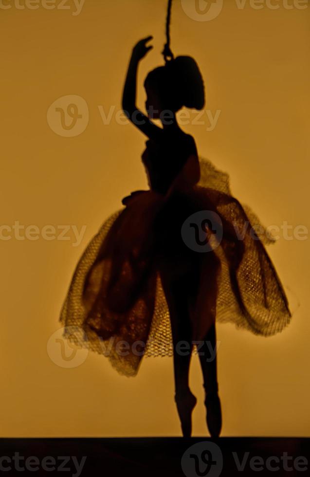 figura de bailarina oscurecida foto