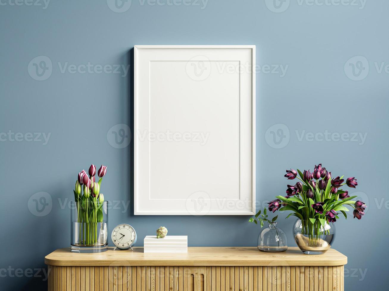 Maqueta de foto de marco interior con gabinete de madera vertical vacío, pared azul.