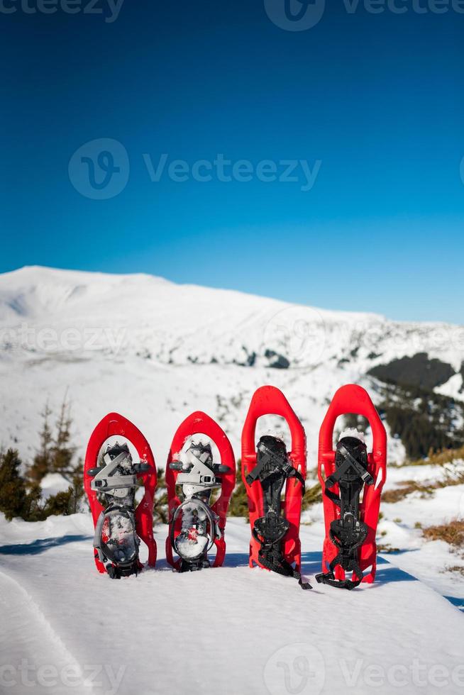 botas de nieve para seguimiento en invierno. foto