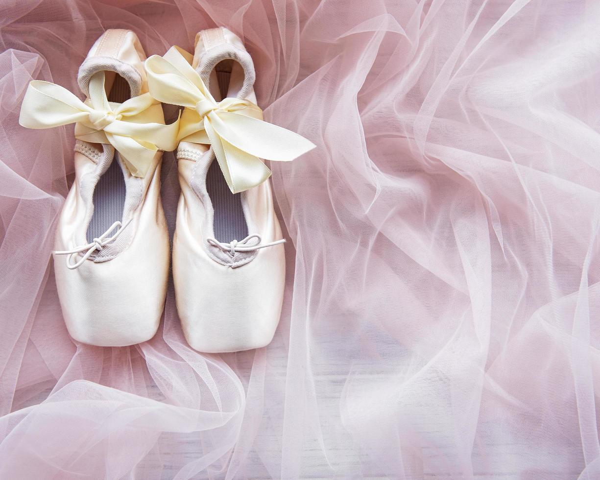 pink pointe shoes wallpaper